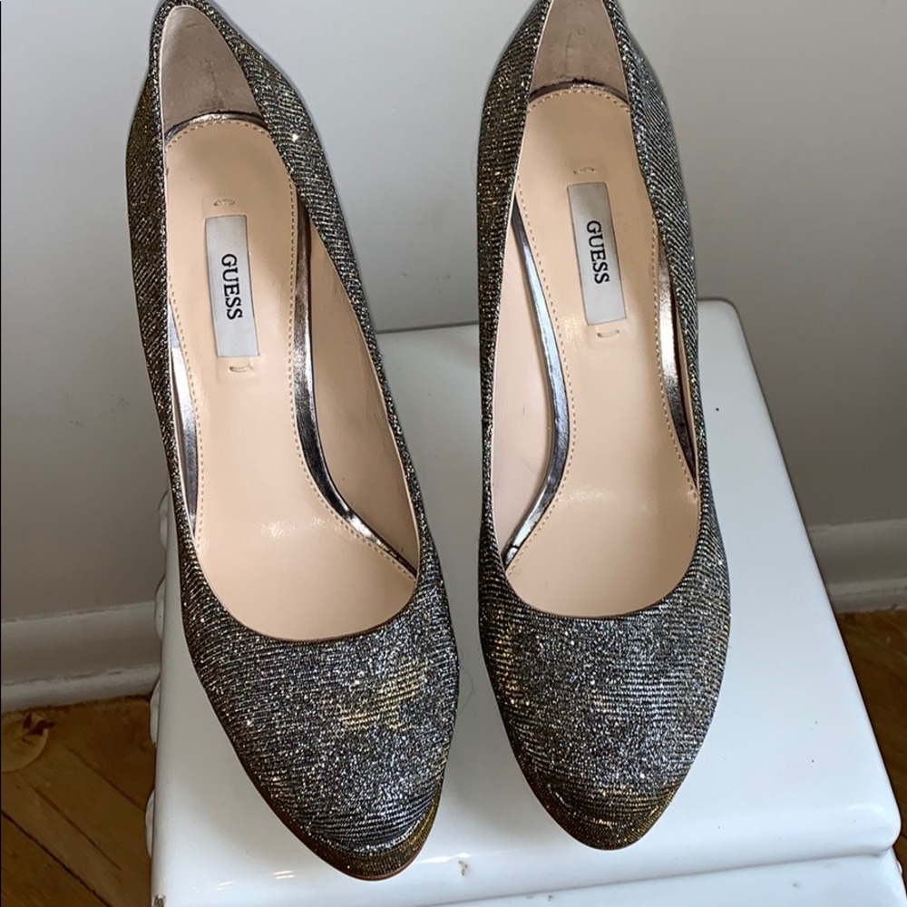 Brand new guess pumps